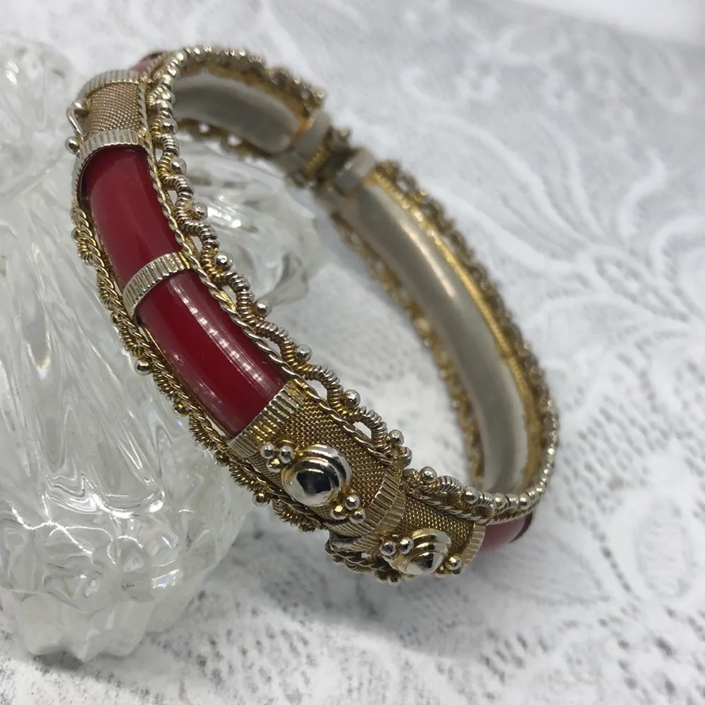 Vintage red and gold tone mesh clamper bangle bracelet